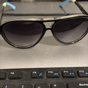 Toms Shades-S008-001-02